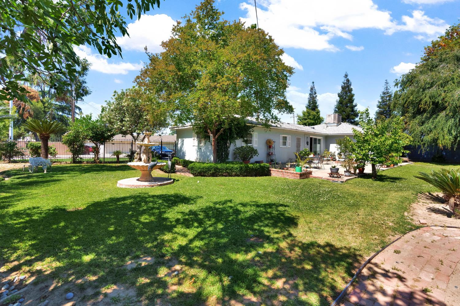 200 Lyons St, Madera, CA 93638