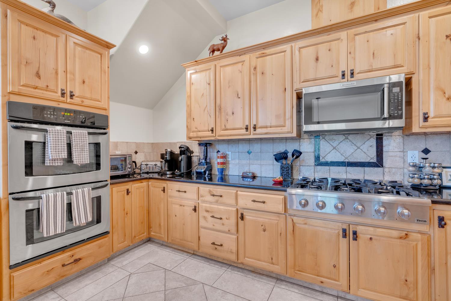 40322 Mariposa Lilly Ln, Shaver Lake, CA 93664