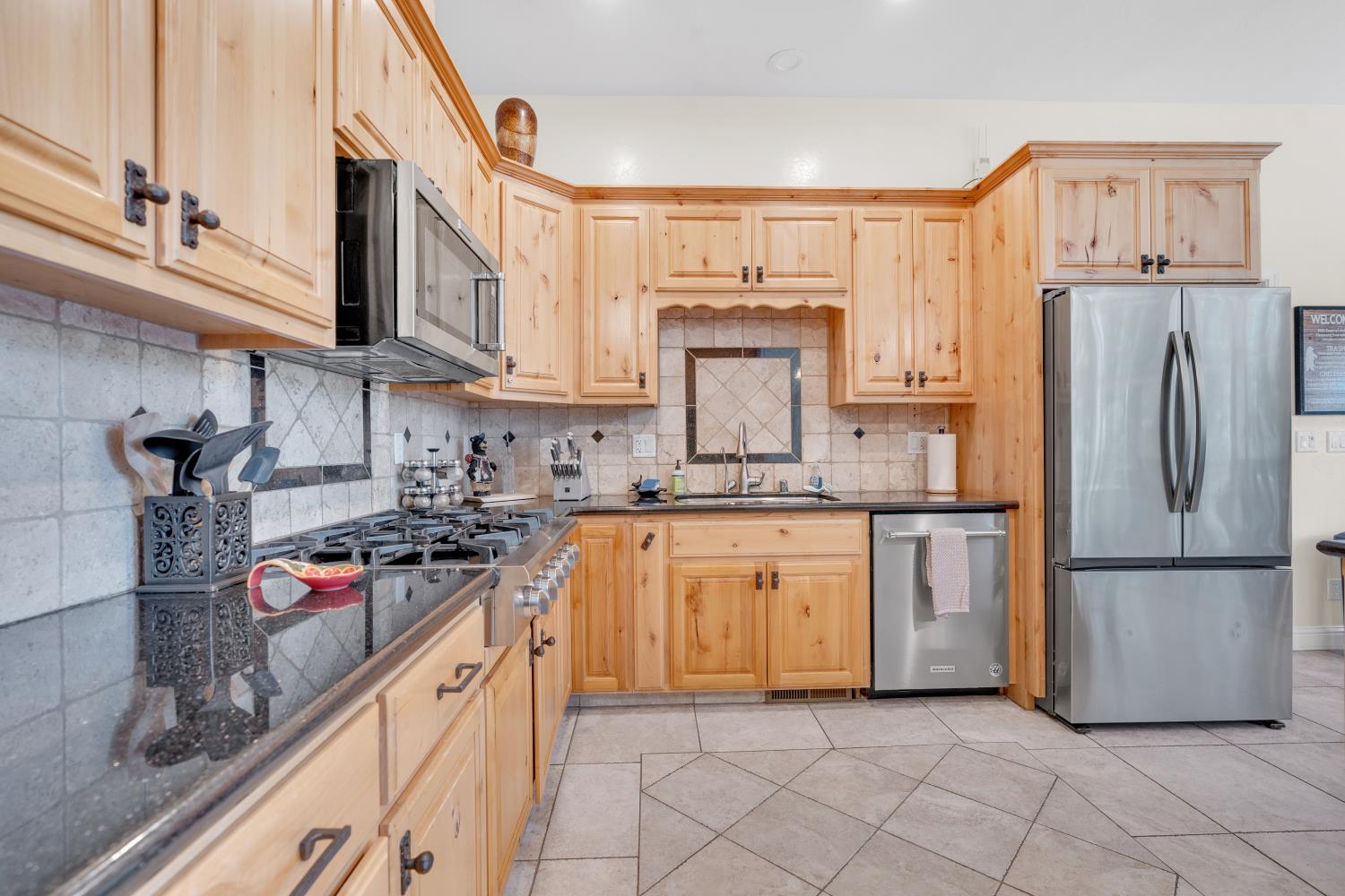 40322 Mariposa Lilly Ln, Shaver Lake, CA 93664