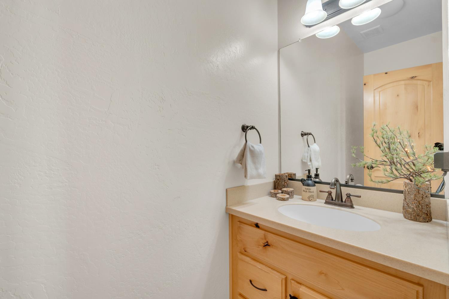 40322 Mariposa Lilly Ln, Shaver Lake, CA 93664