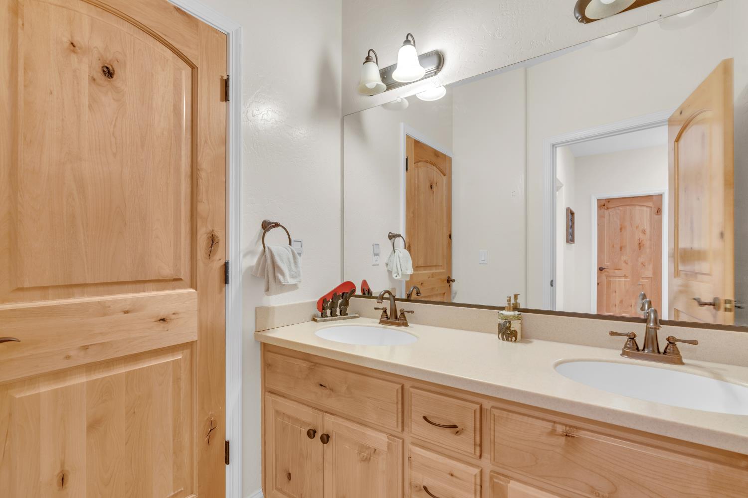 40322 Mariposa Lilly Ln, Shaver Lake, CA 93664
