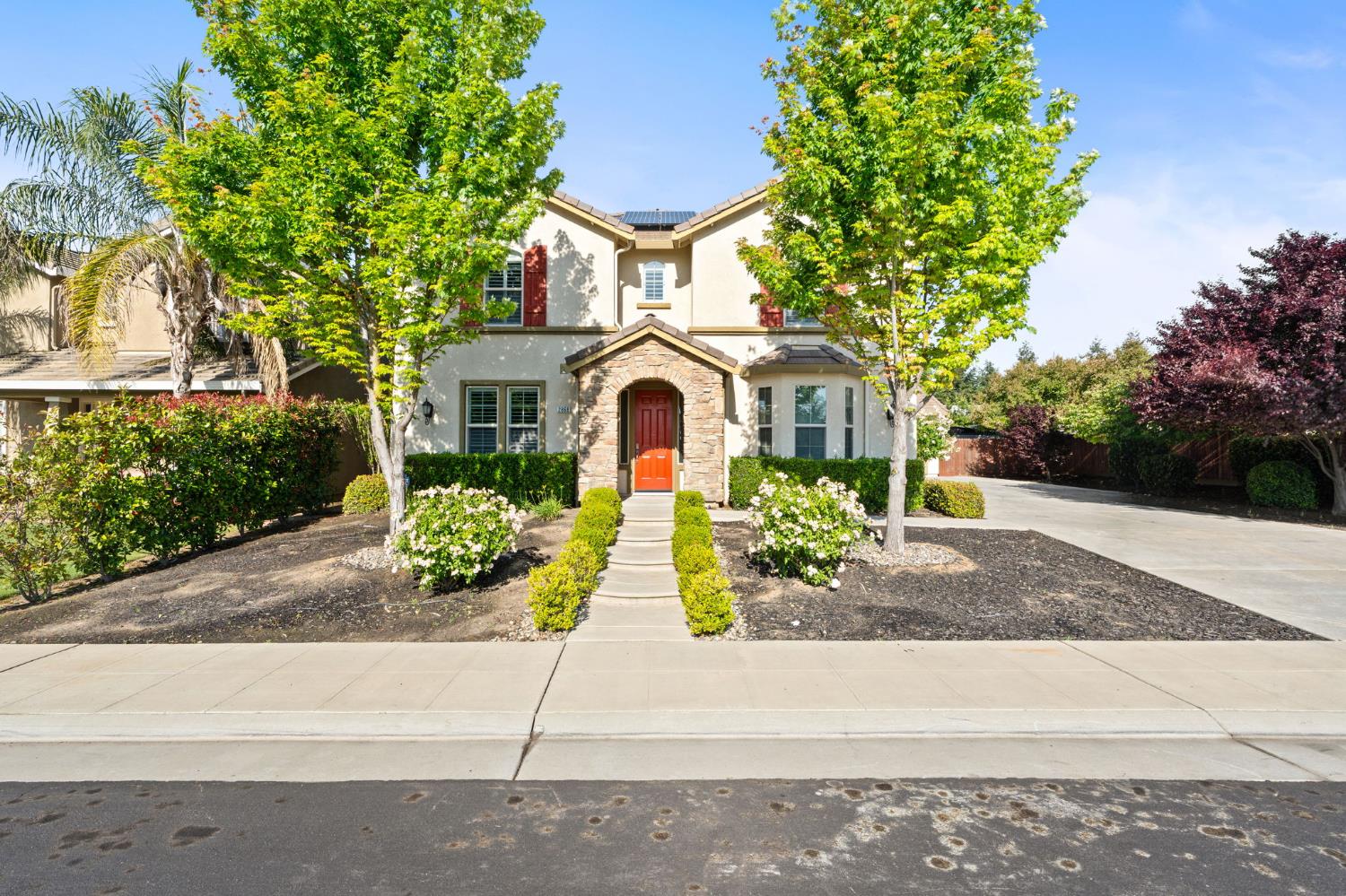 2868 Graybark Ave, Clovis, CA 93619