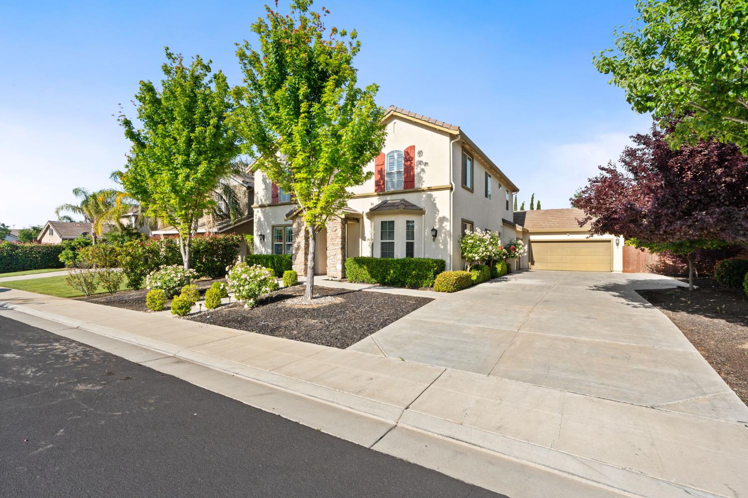 2868 Graybark Ave, Clovis, CA 93619