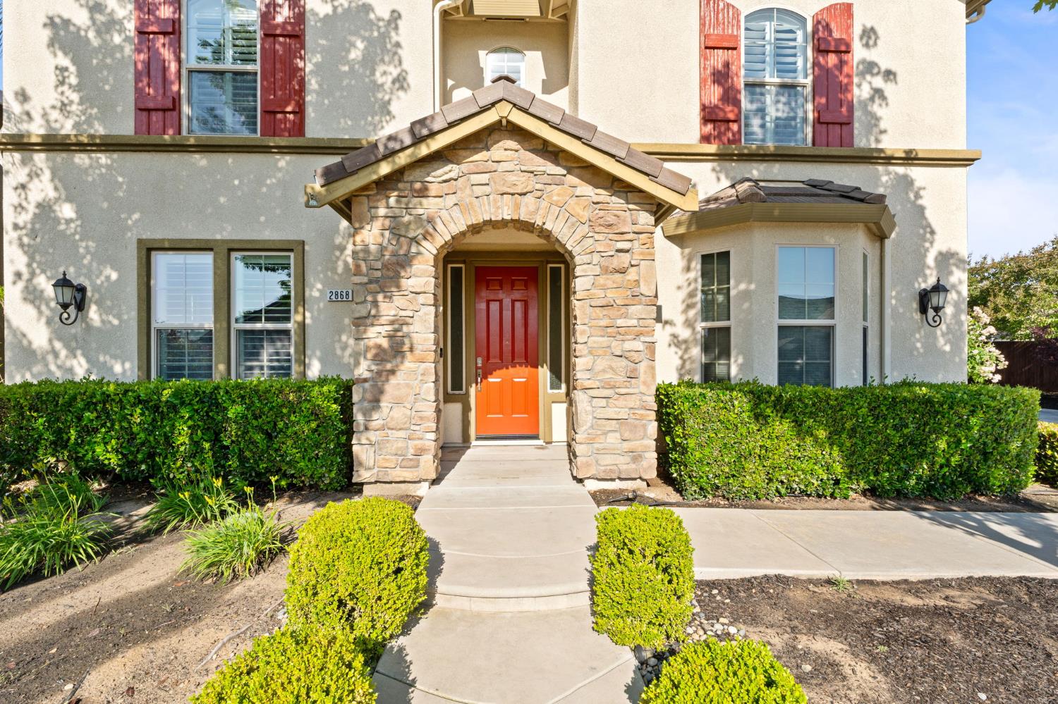 2868 Graybark Ave, Clovis, CA 93619