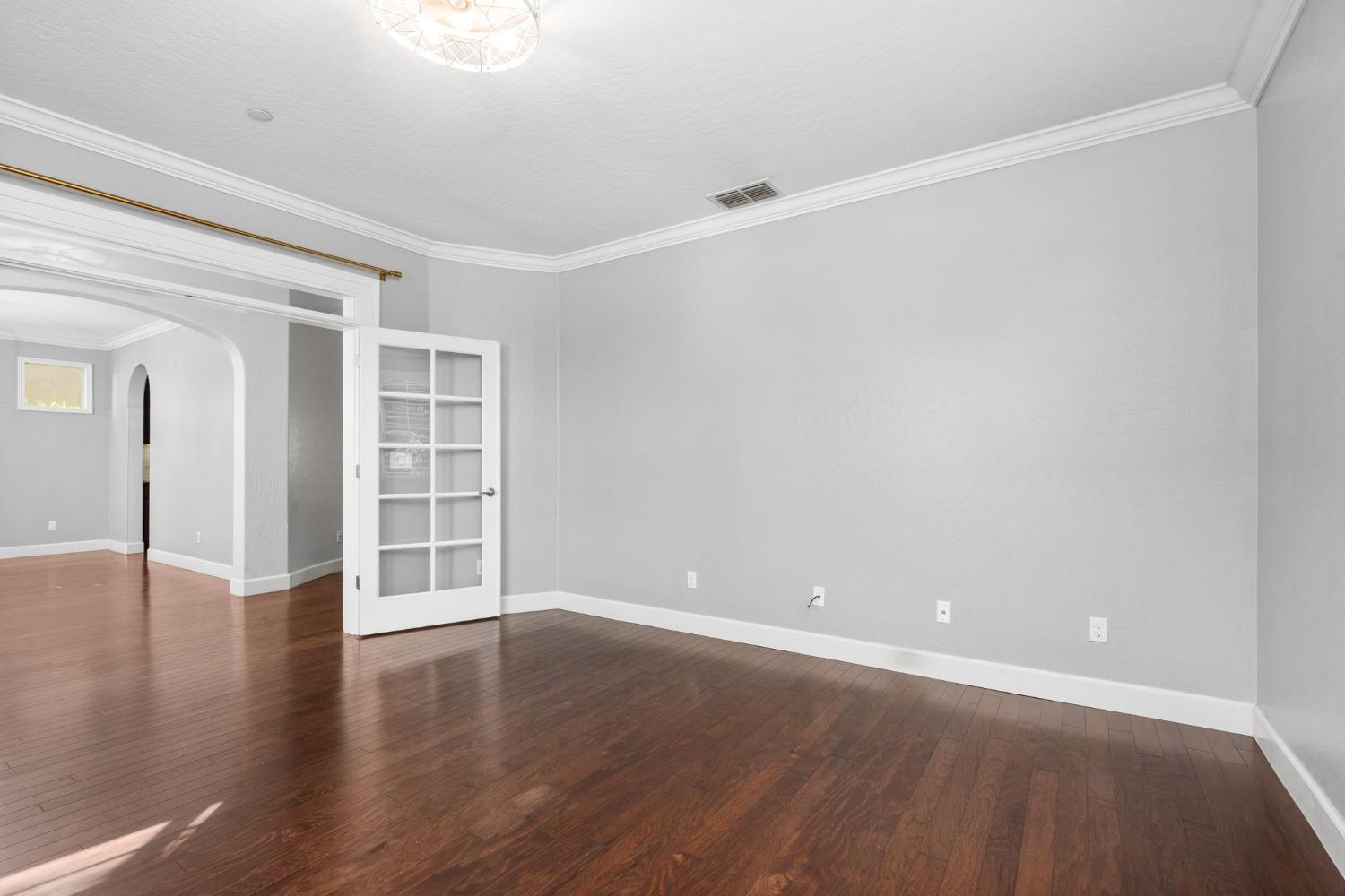 2868 Graybark Ave, Clovis, CA 93619