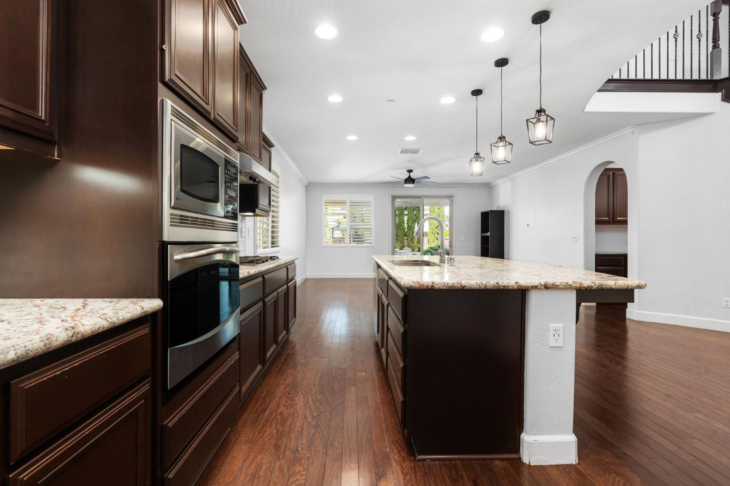 2868 Graybark Ave, Clovis, CA 93619