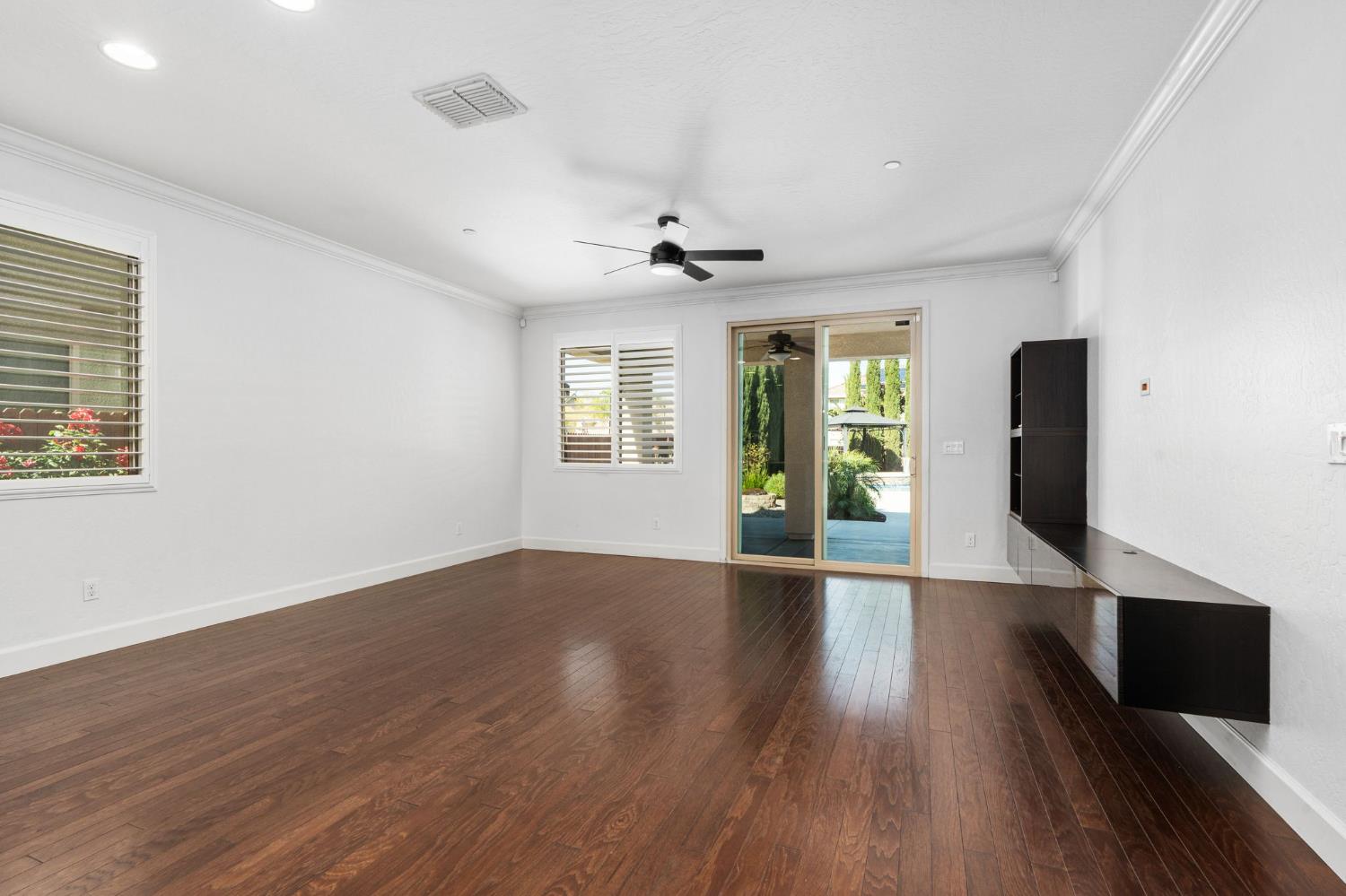 2868 Graybark Ave, Clovis, CA 93619