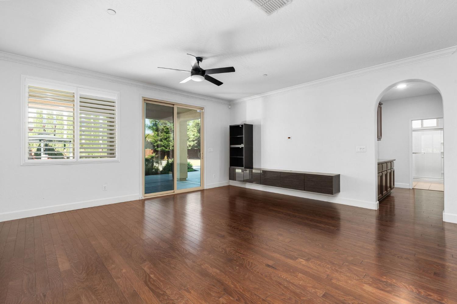 2868 Graybark Ave, Clovis, CA 93619
