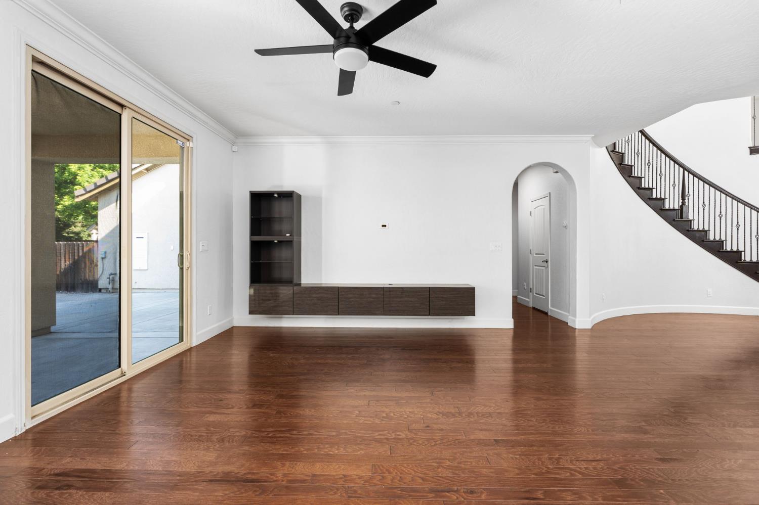2868 Graybark Ave, Clovis, CA 93619