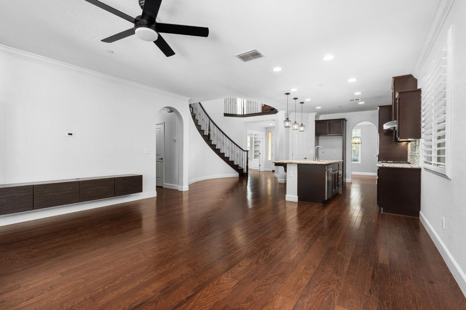 2868 Graybark Ave, Clovis, CA 93619