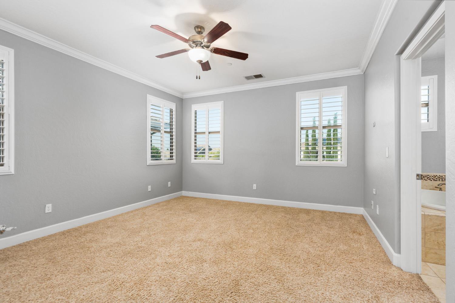 2868 Graybark Ave, Clovis, CA 93619
