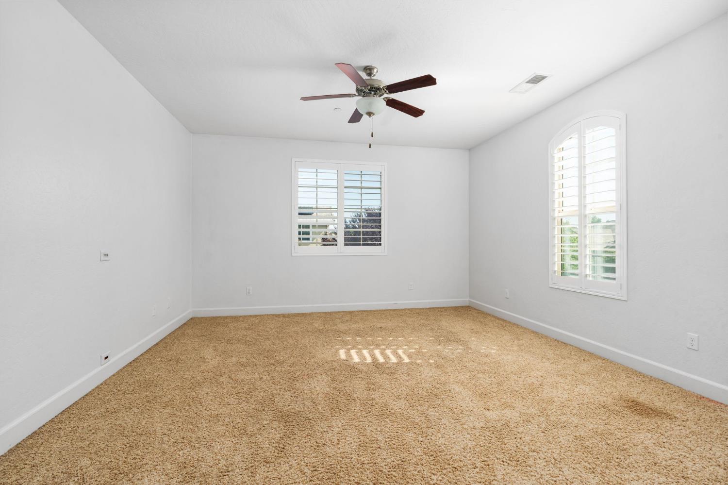 2868 Graybark Ave, Clovis, CA 93619