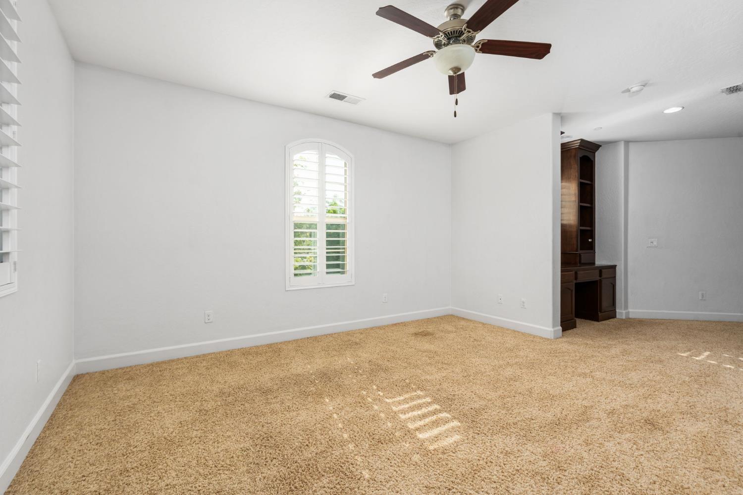 2868 Graybark Ave, Clovis, CA 93619