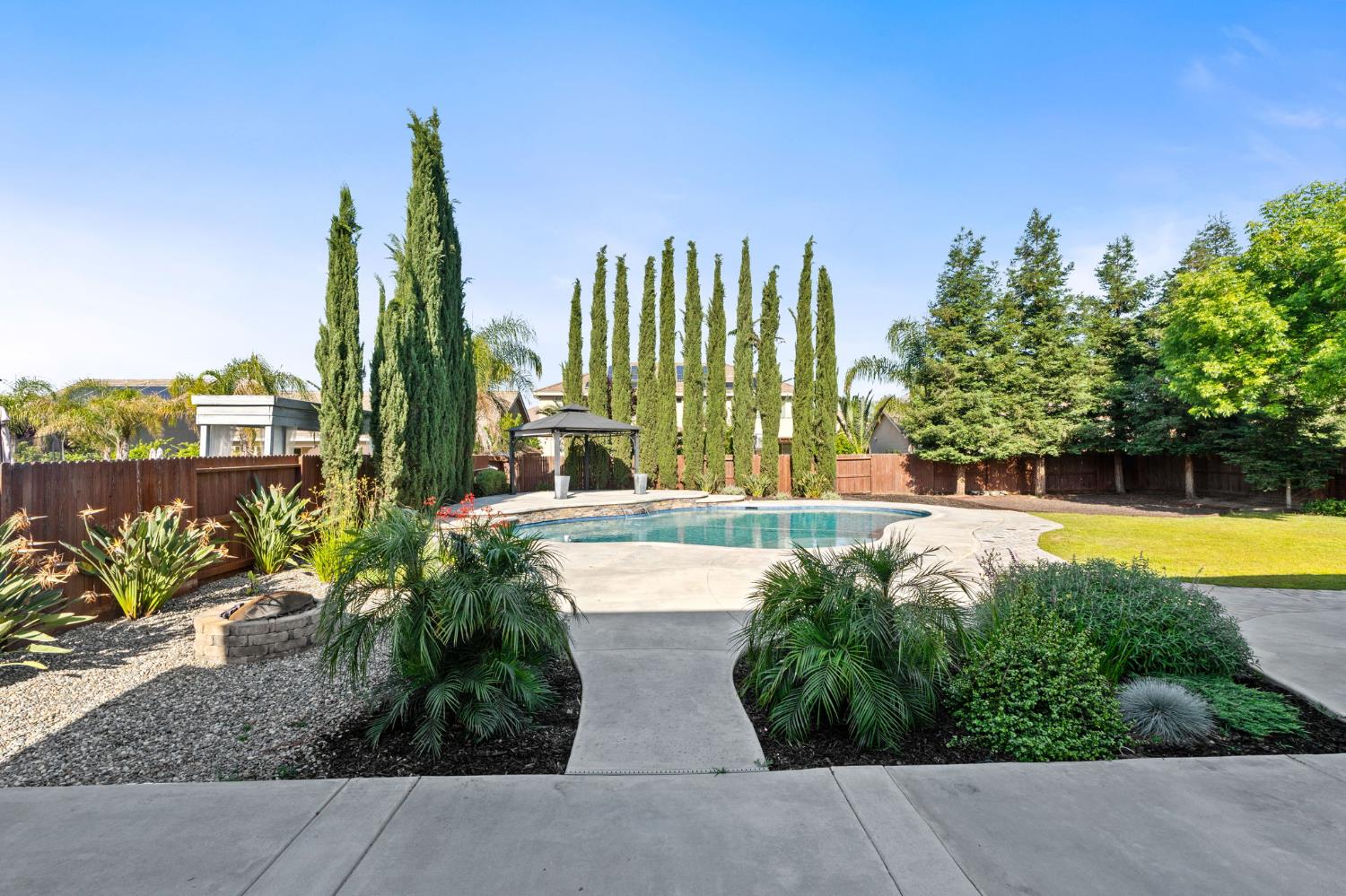 2868 Graybark Ave, Clovis, CA 93619