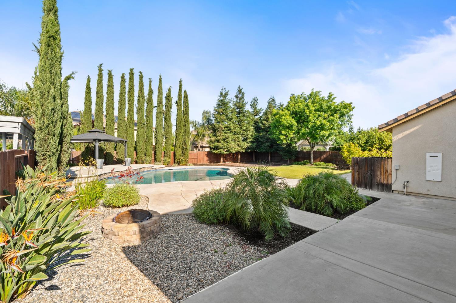 2868 Graybark Ave, Clovis, CA 93619