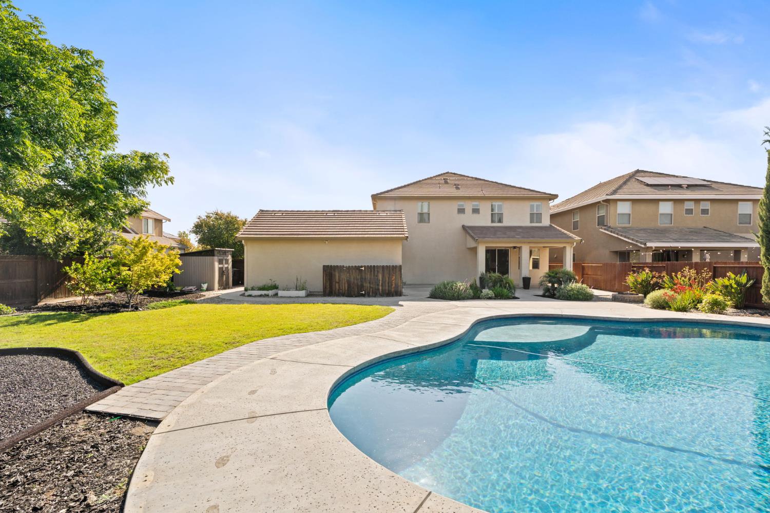 2868 Graybark Ave, Clovis, CA 93619