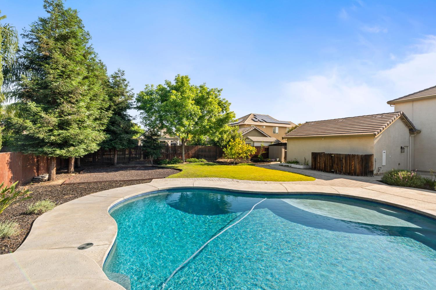 2868 Graybark Ave, Clovis, CA 93619