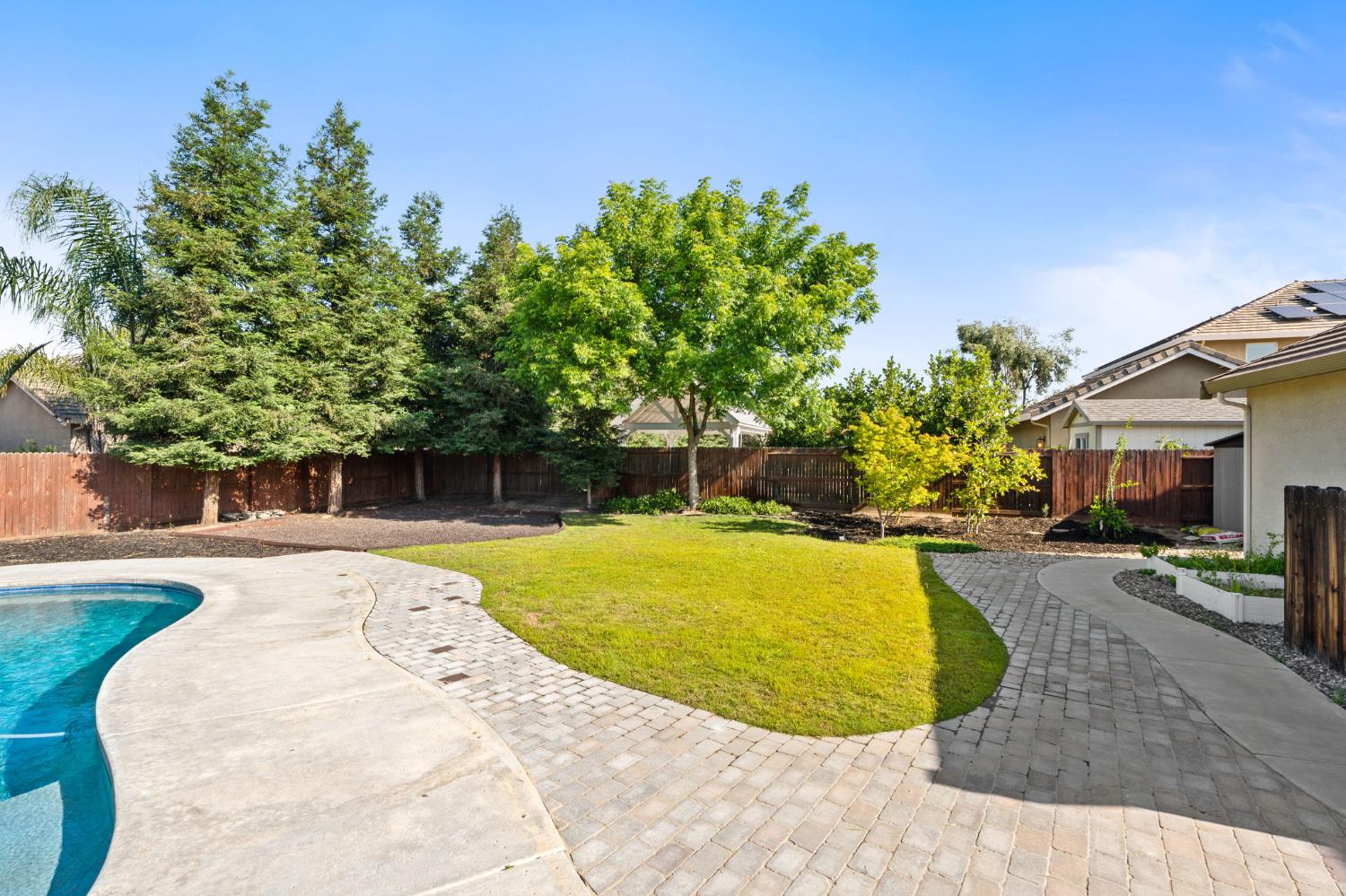 2868 Graybark Ave, Clovis, CA 93619