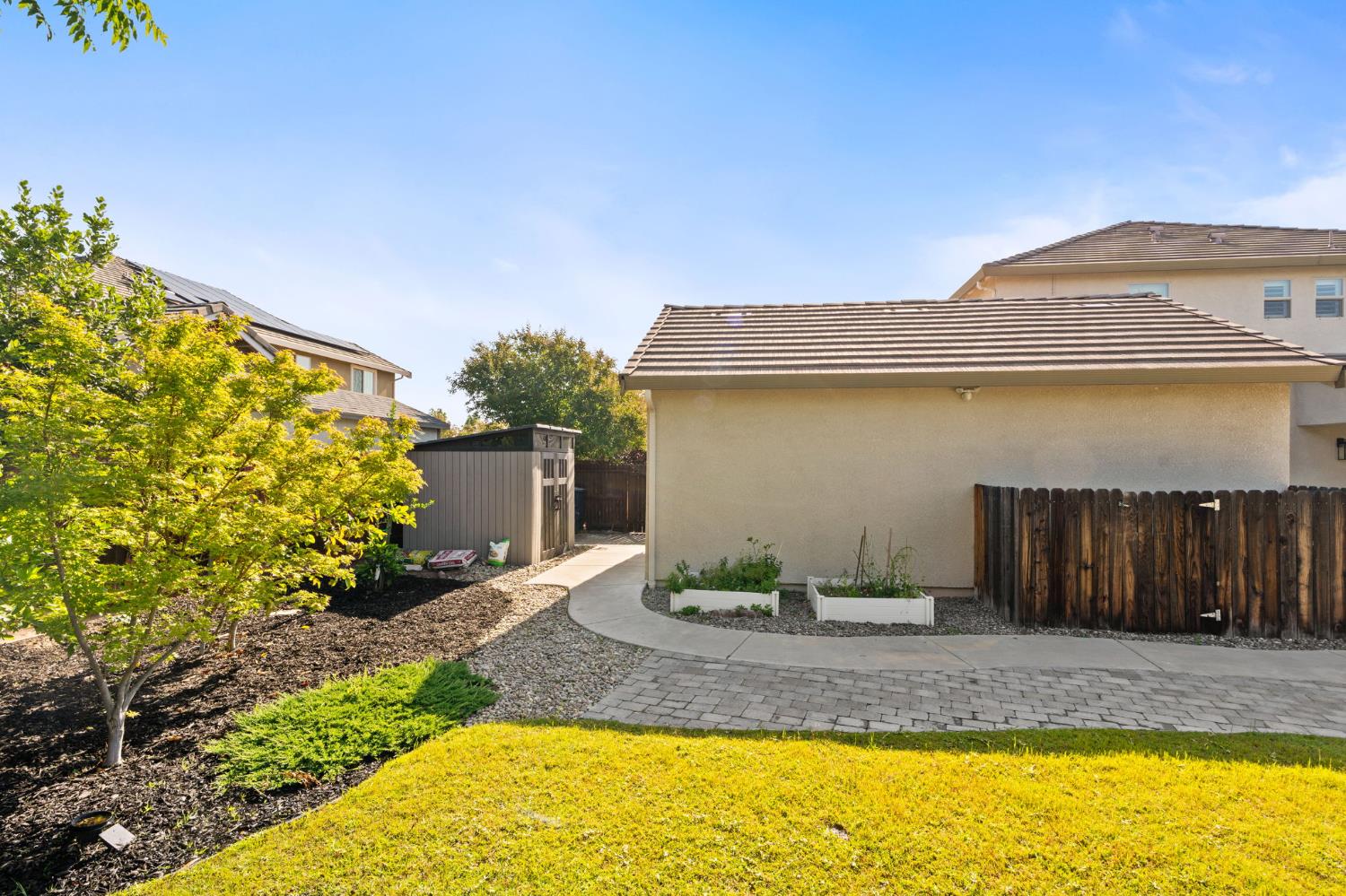 2868 Graybark Ave, Clovis, CA 93619