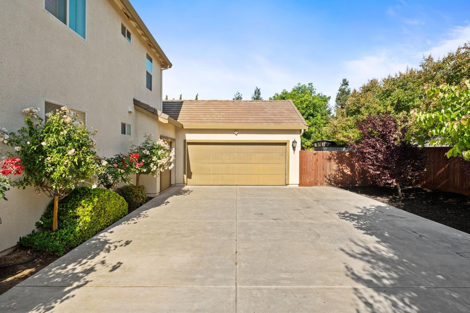 2868 Graybark Ave, Clovis, CA 93619