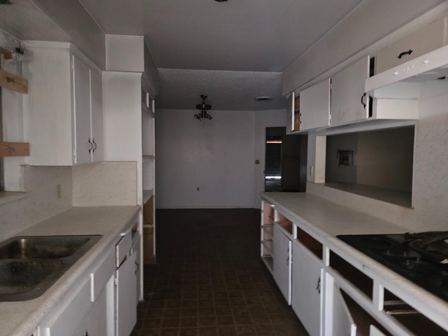 4559 E Clinton, Fresno, CA 93703