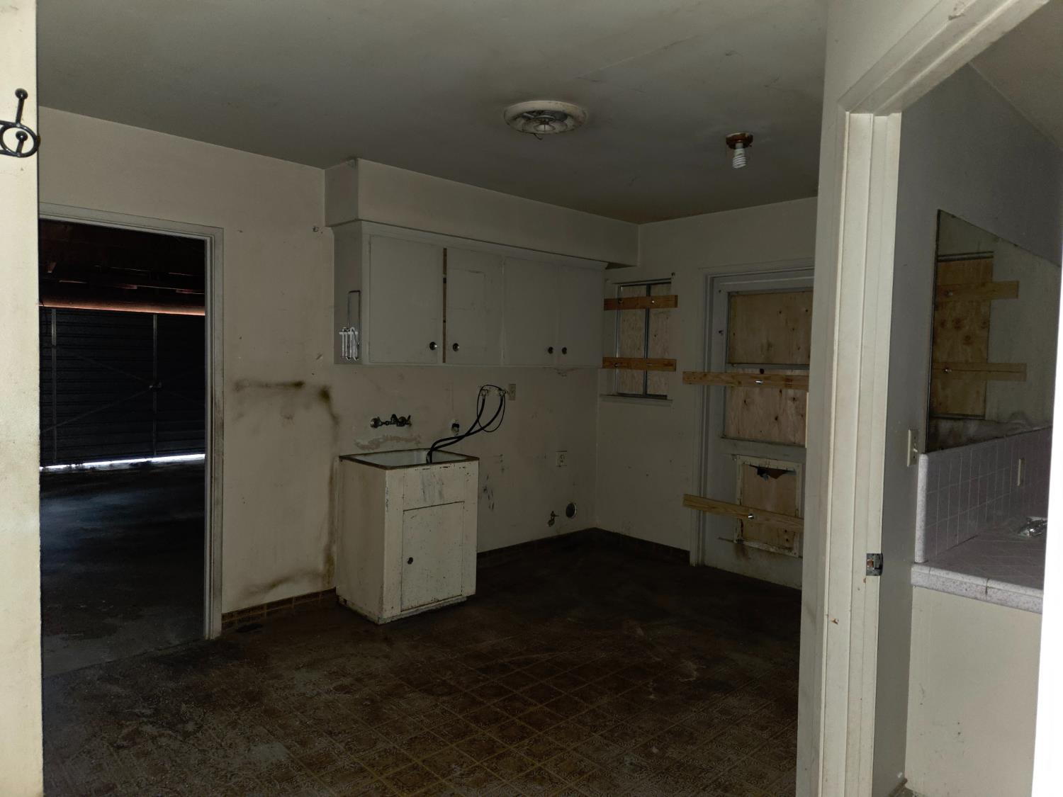 4559 E Clinton, Fresno, CA 93703