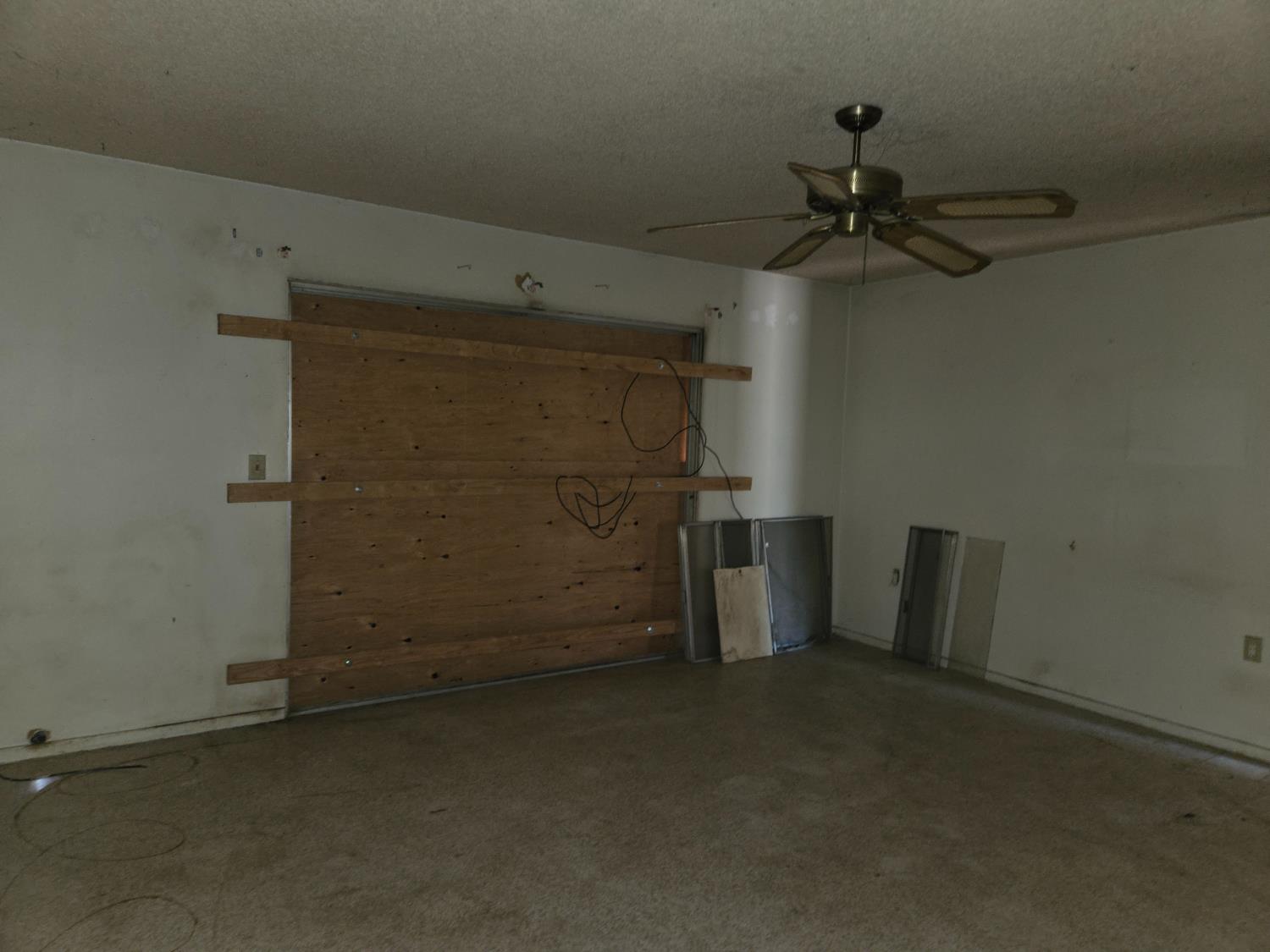 4559 E Clinton, Fresno, CA 93703