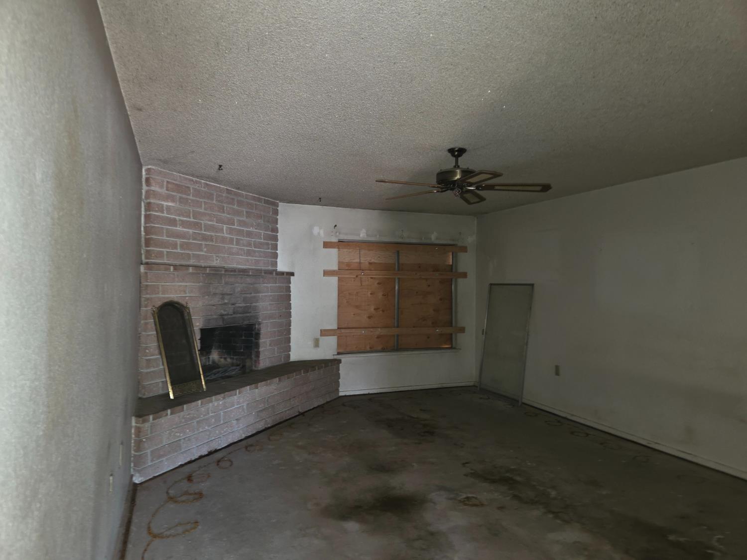4559 E Clinton, Fresno, CA 93703