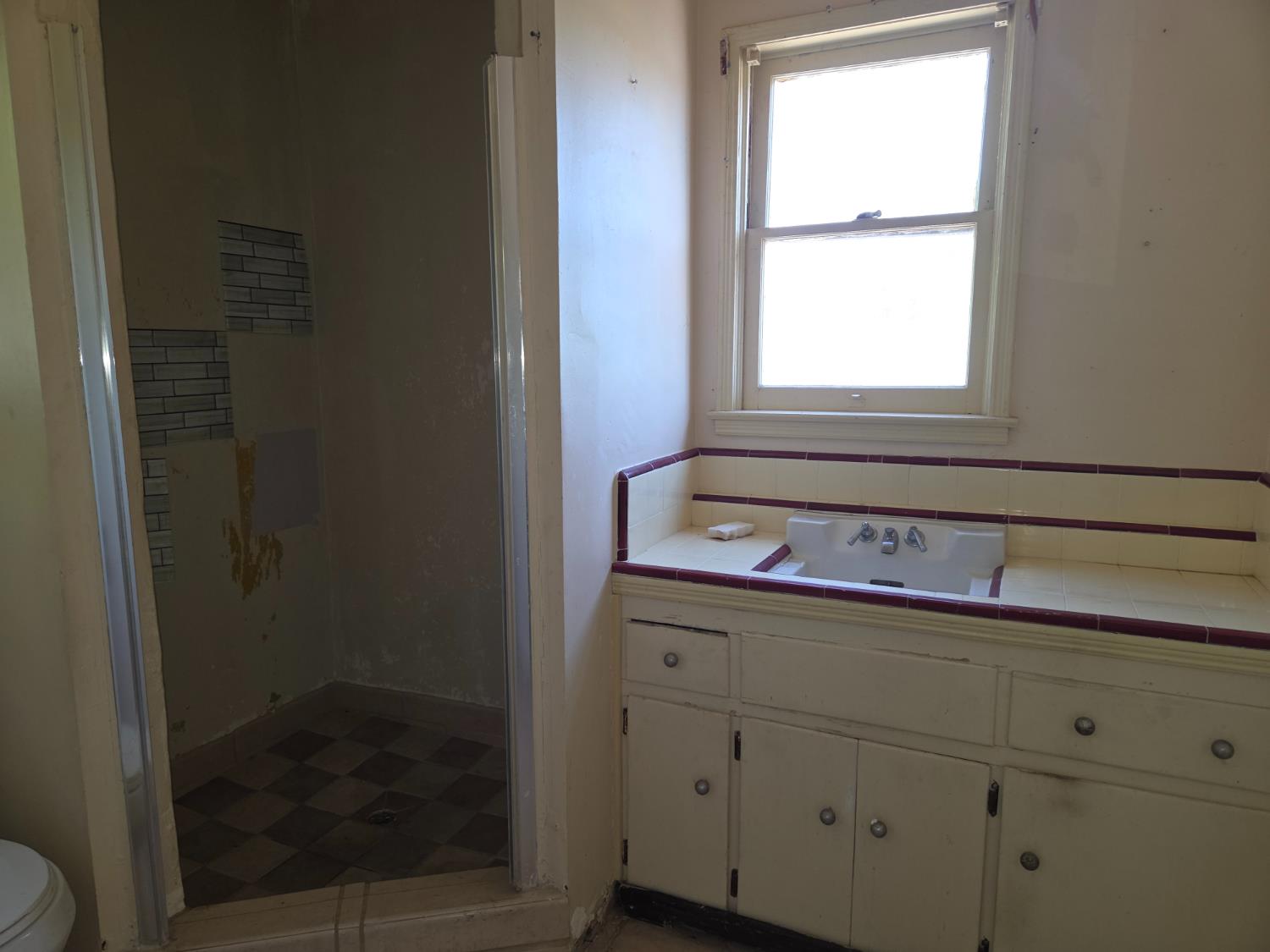 4559 E Clinton, Fresno, CA 93703