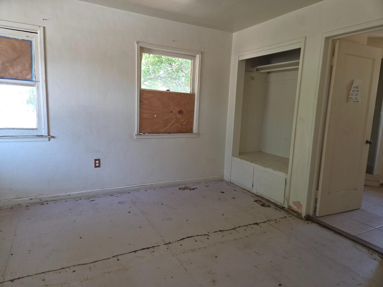 4559 E Clinton, Fresno, CA 93703
