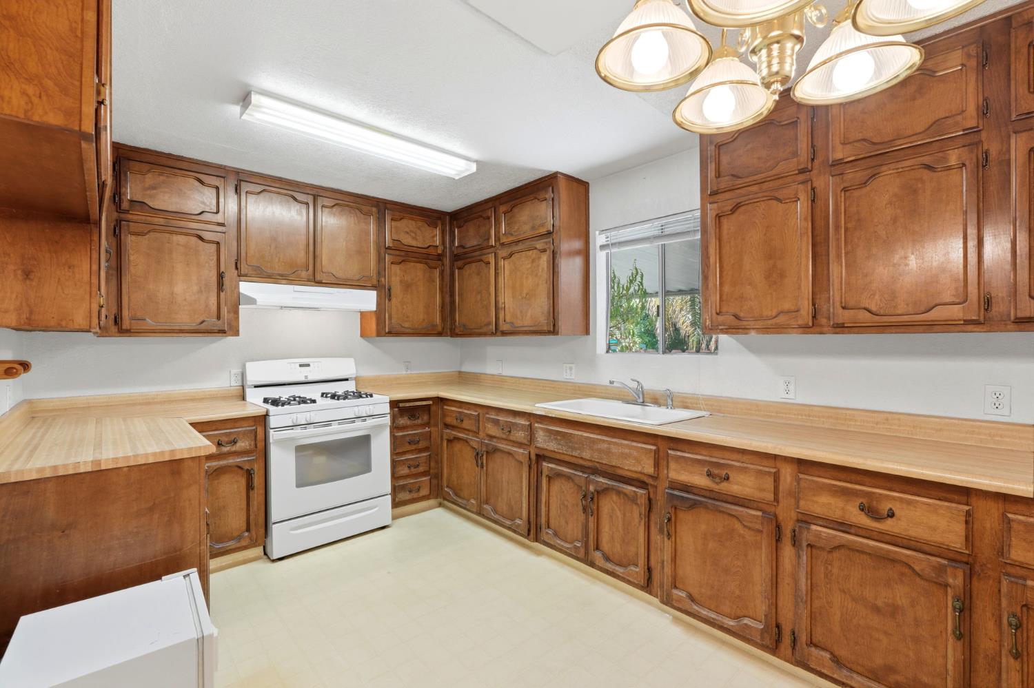 509 West Ave, Sanger, CA 93657