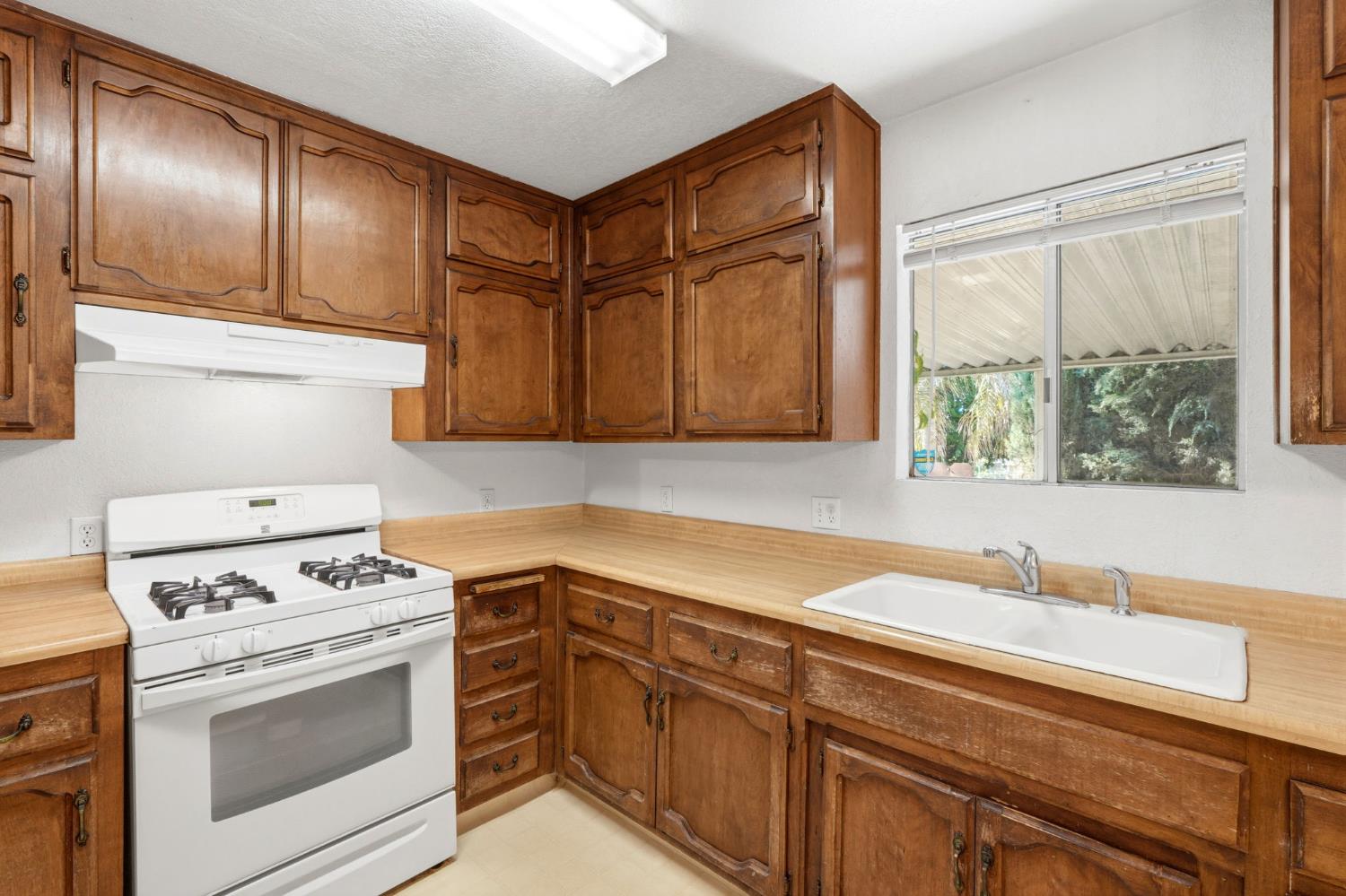 509 West Ave, Sanger, CA 93657