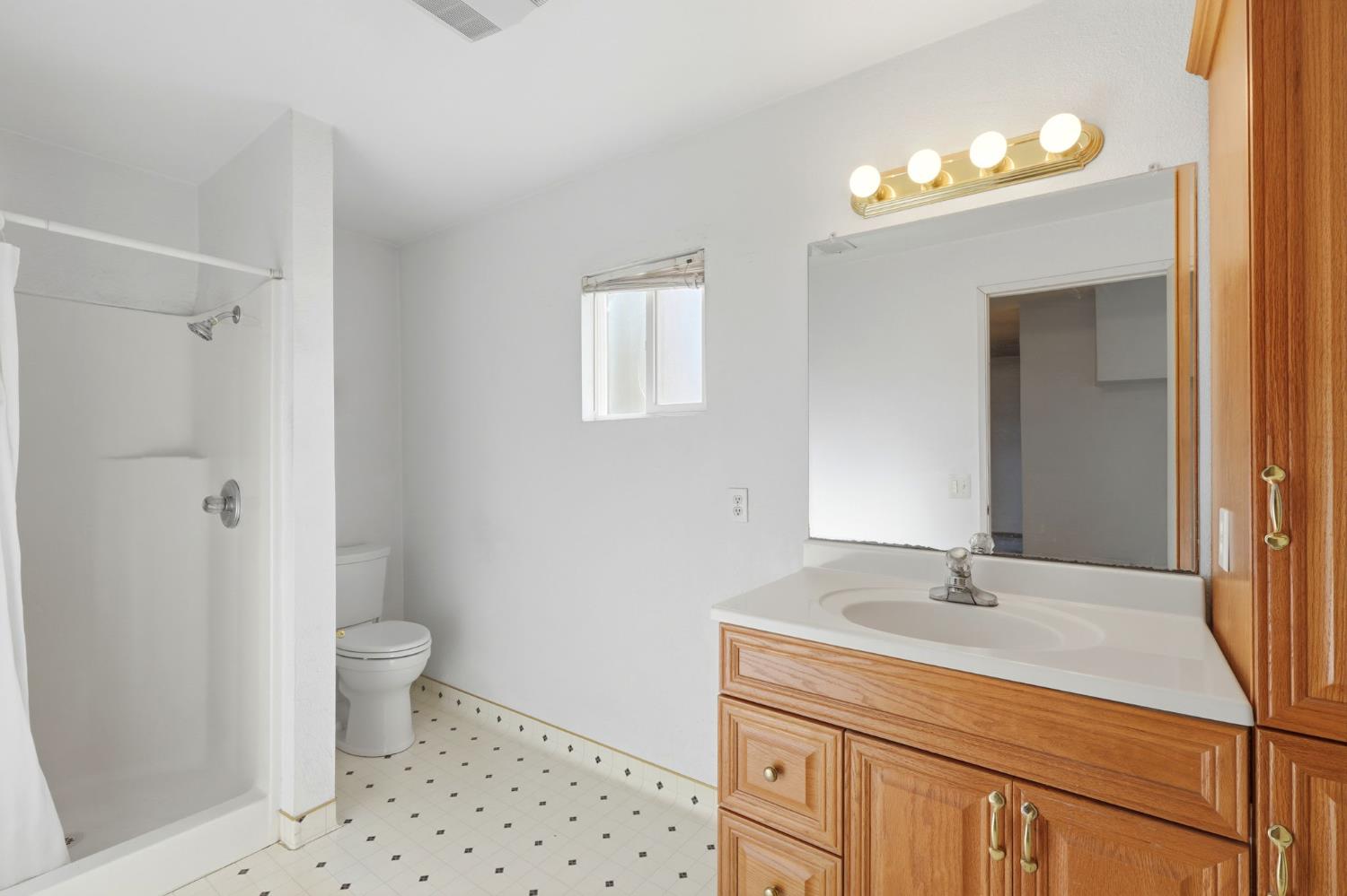 509 West Ave, Sanger, CA 93657