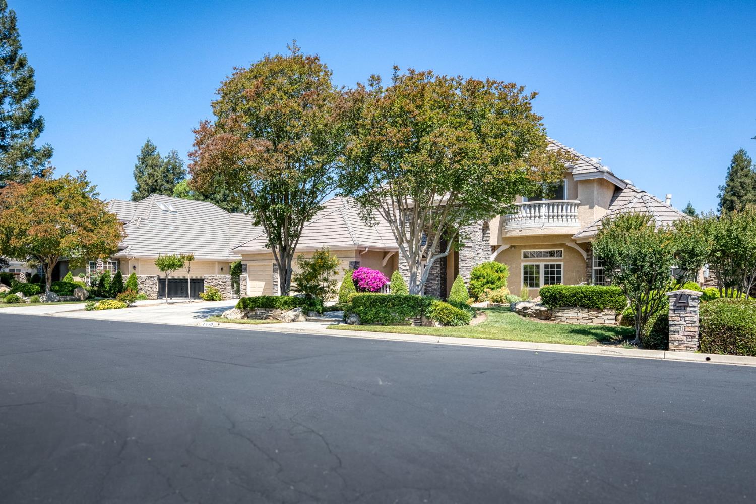 1550 E Starpass Dr, Fresno, CA 93730