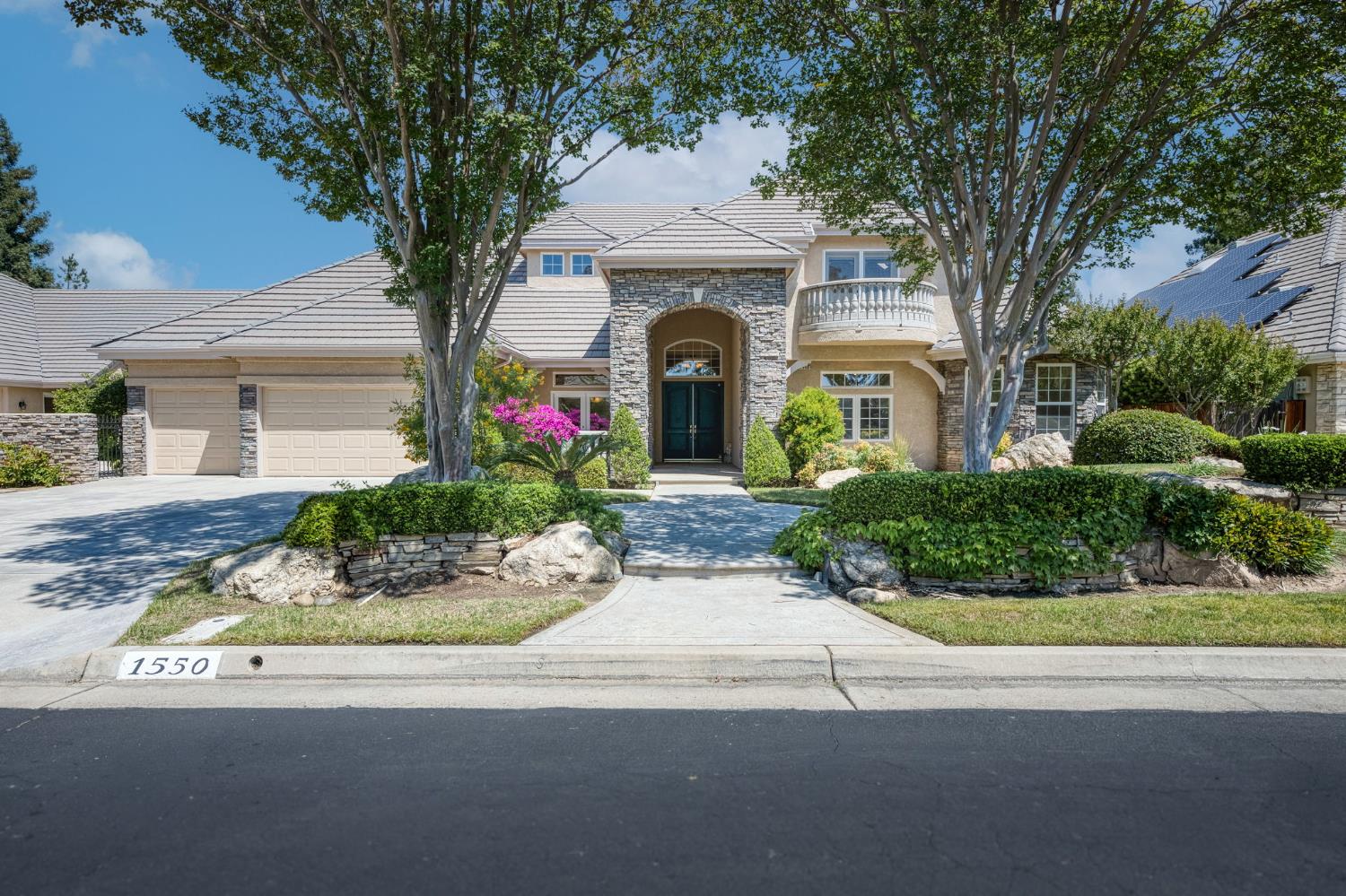 1550 E Starpass Dr, Fresno, CA 93730