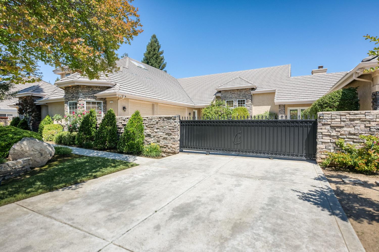 1550 E Starpass Dr, Fresno, CA 93730