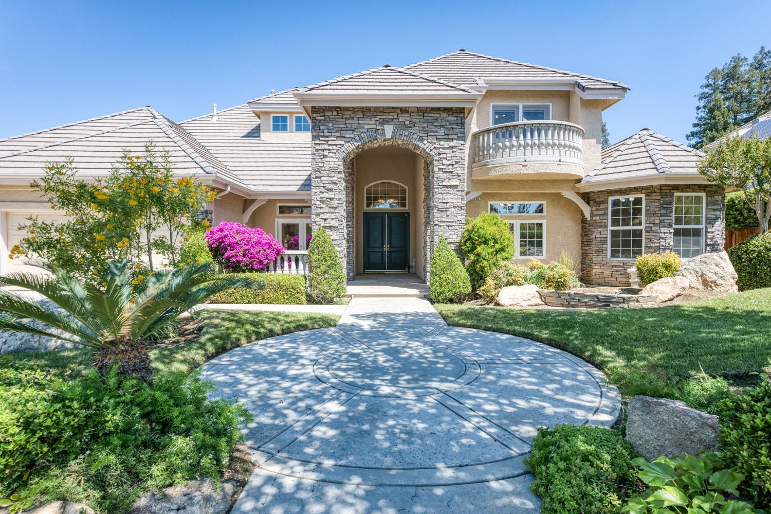 1550 E Starpass Dr, Fresno, CA 93730