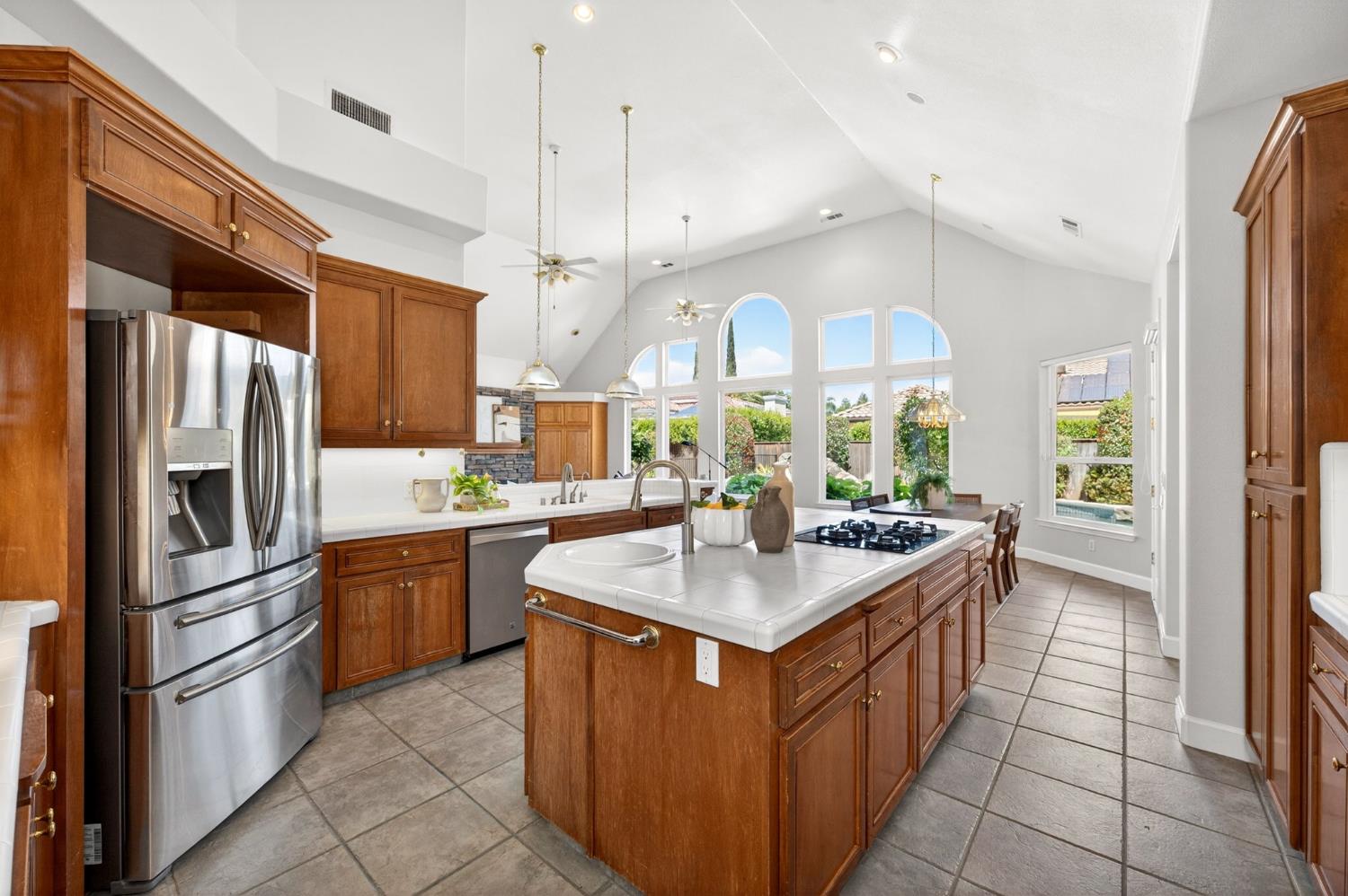 1550 E Starpass Dr, Fresno, CA 93730