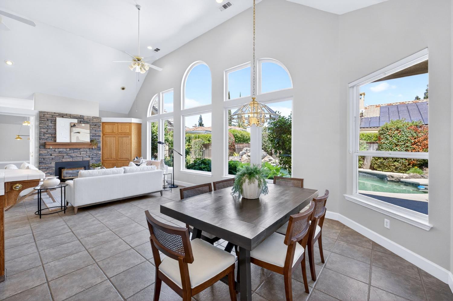 1550 E Starpass Dr, Fresno, CA 93730