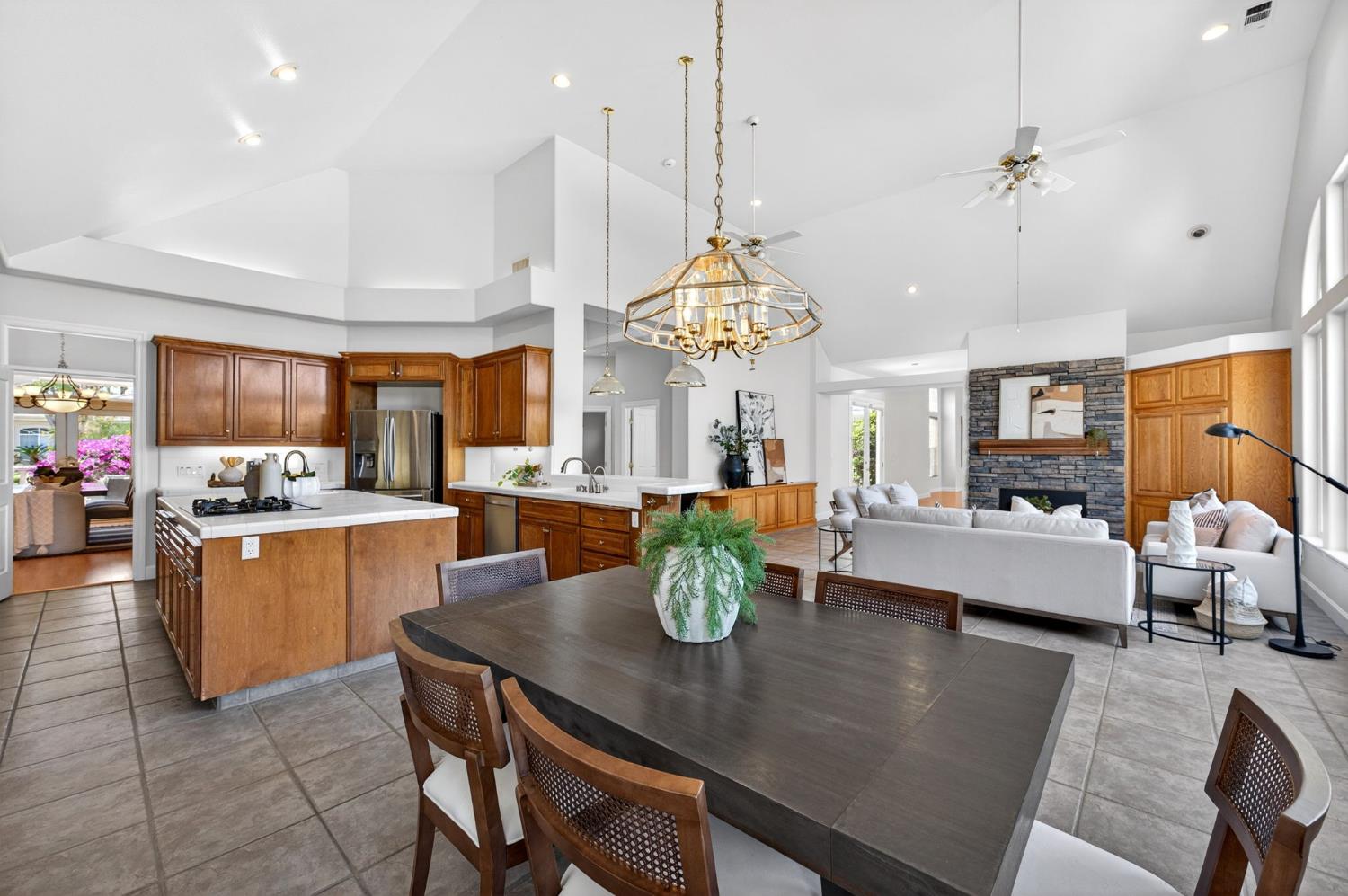1550 E Starpass Dr, Fresno, CA 93730