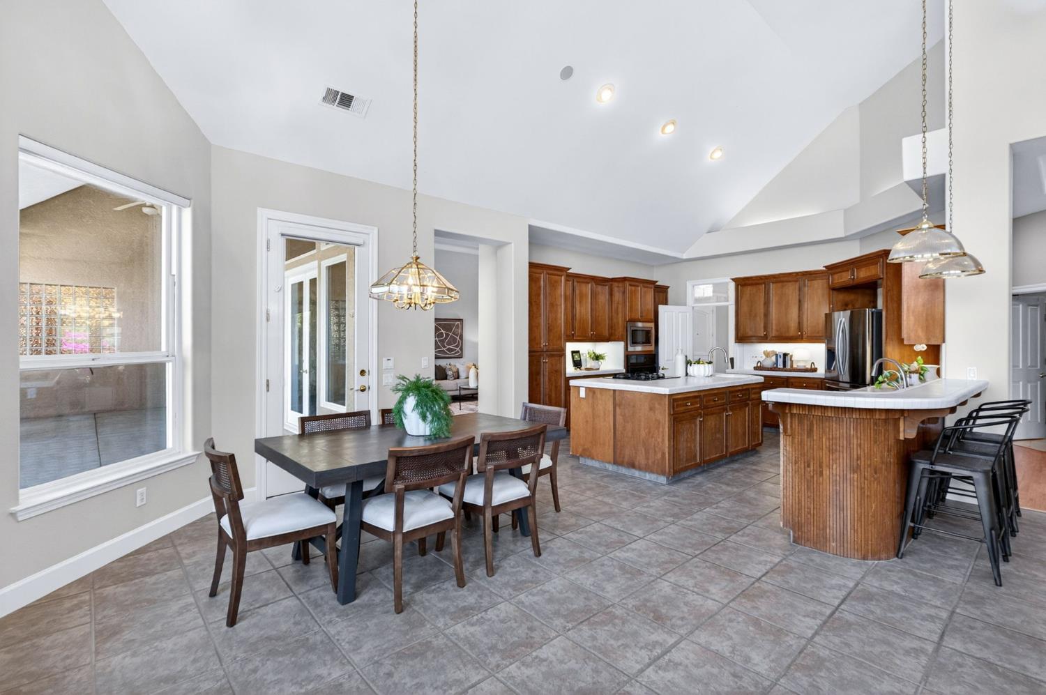 1550 E Starpass Dr, Fresno, CA 93730