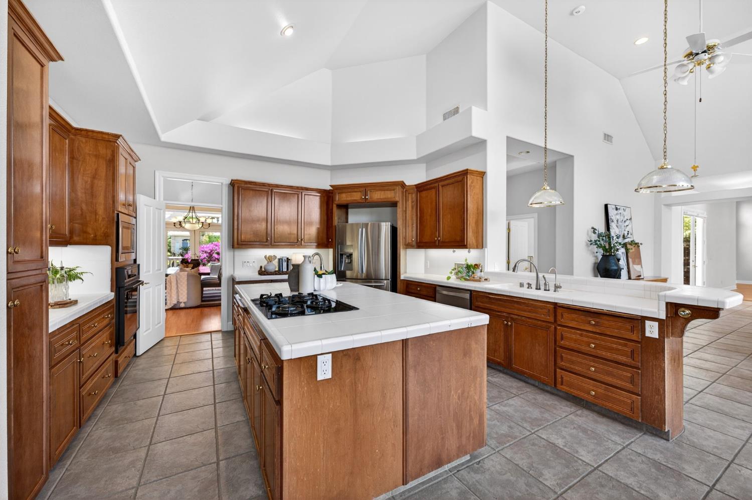 1550 E Starpass Dr, Fresno, CA 93730