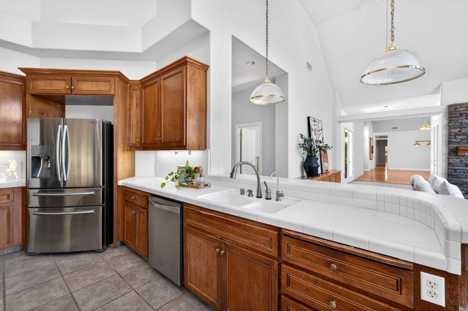 1550 E Starpass Dr, Fresno, CA 93730