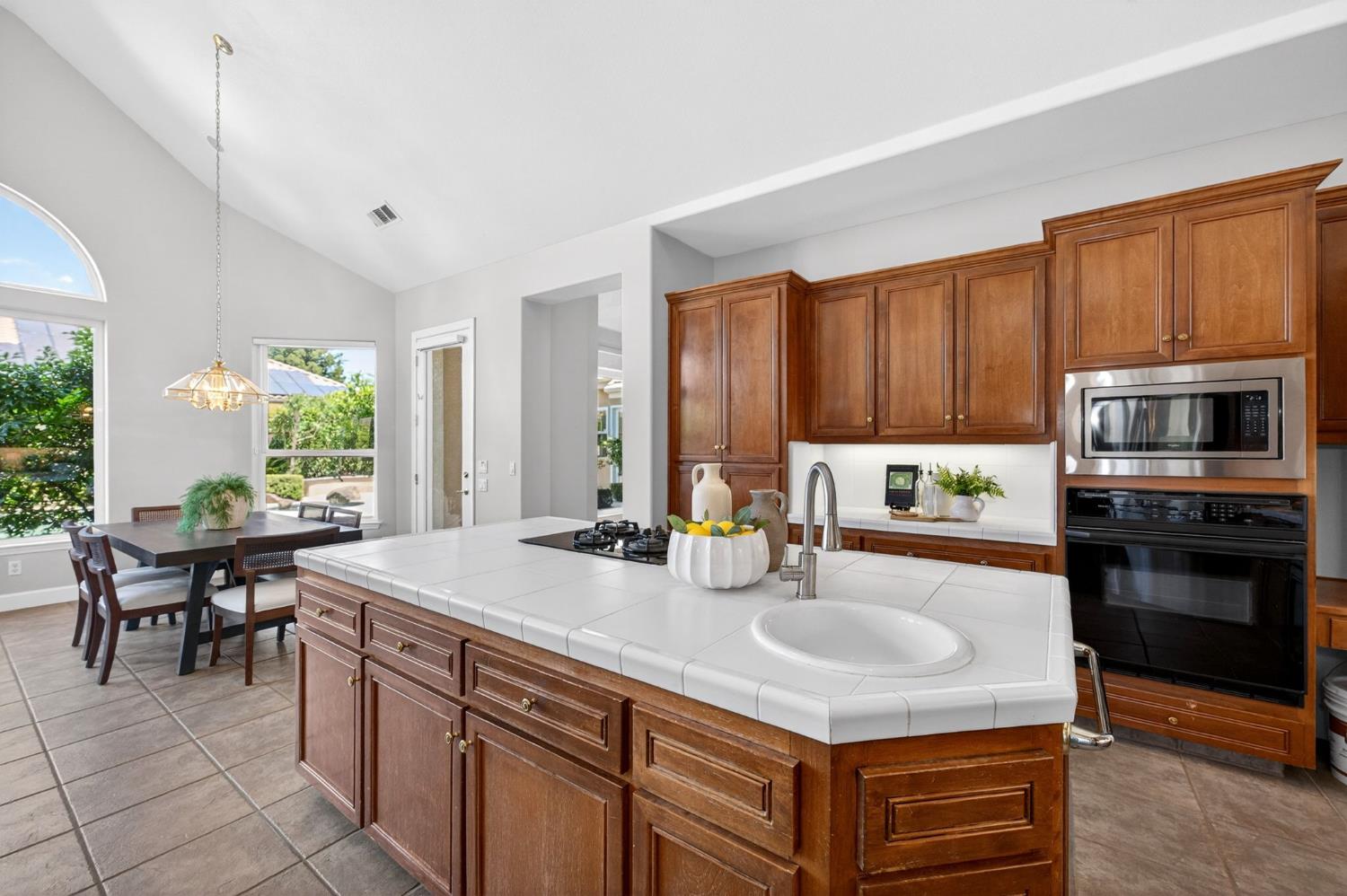 1550 E Starpass Dr, Fresno, CA 93730