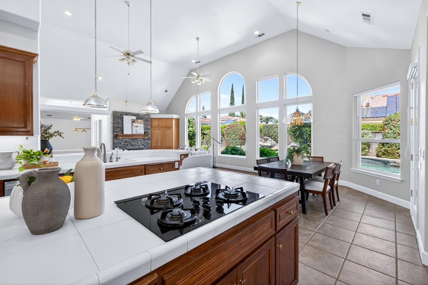 1550 E Starpass Dr, Fresno, CA 93730