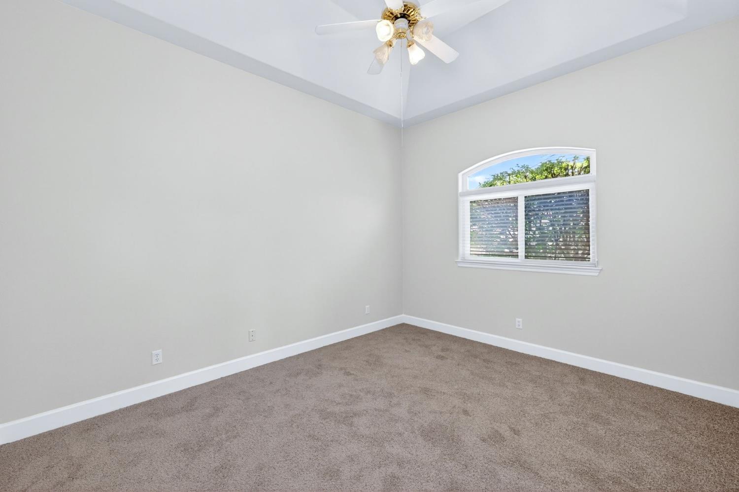 1550 E Starpass Dr, Fresno, CA 93730