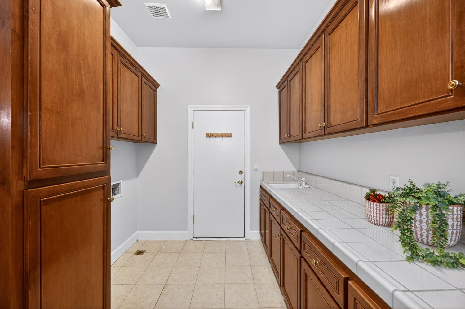 1550 E Starpass Dr, Fresno, CA 93730