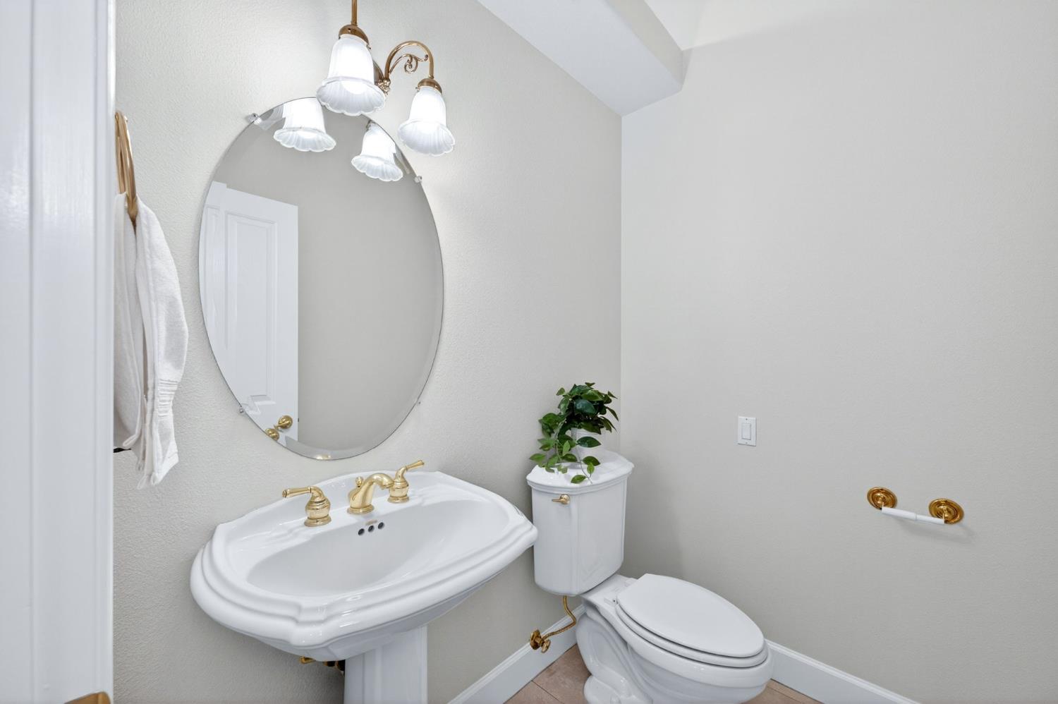 1550 E Starpass Dr, Fresno, CA 93730