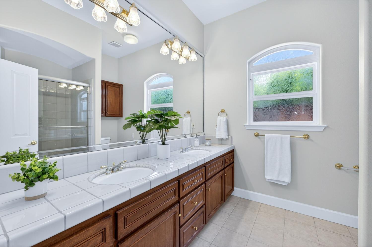 1550 E Starpass Dr, Fresno, CA 93730