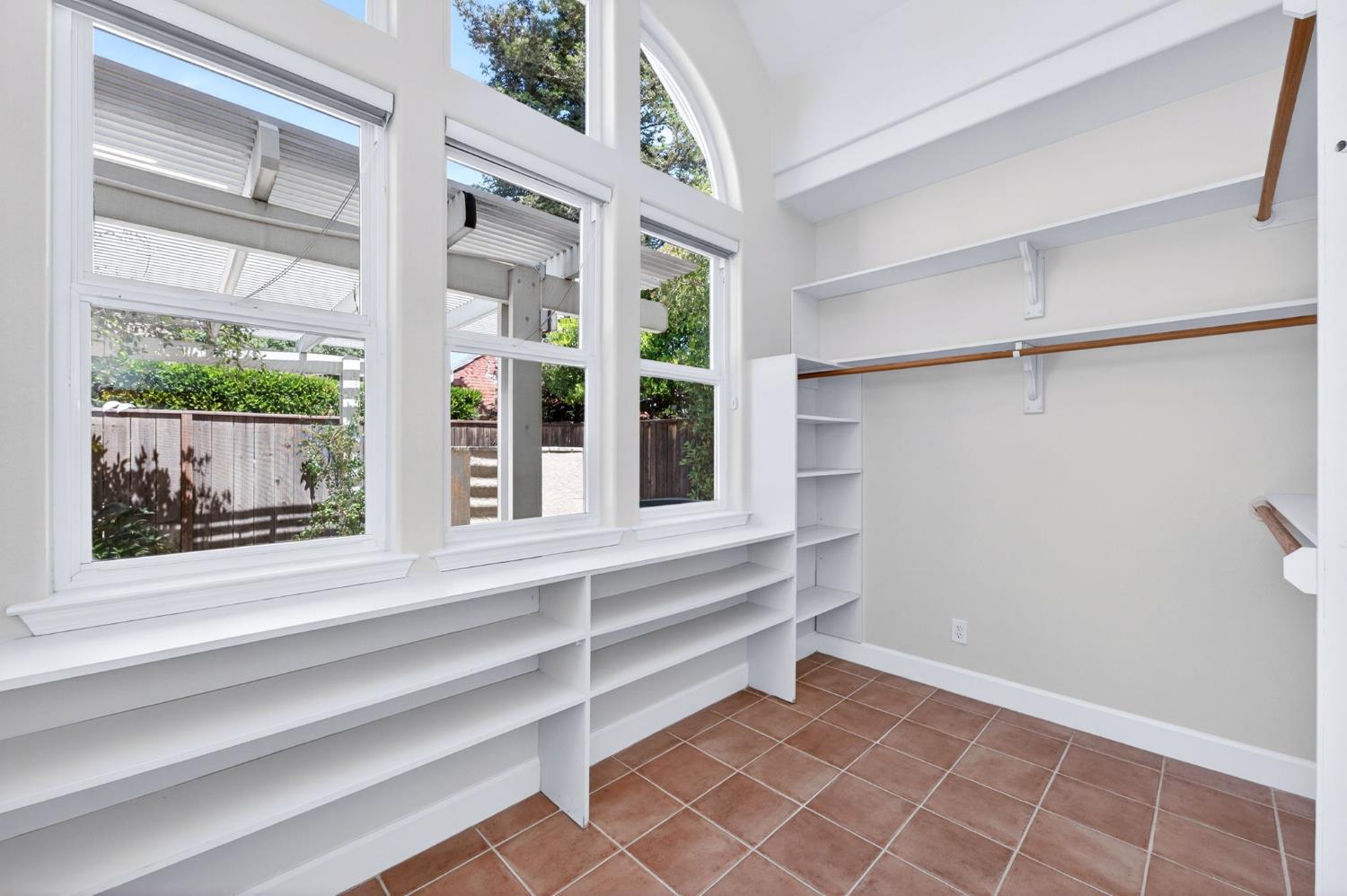 1550 E Starpass Dr, Fresno, CA 93730